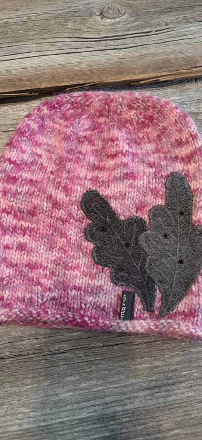 Skaisti rozā raibu toņu LaLu cepure un cimdi "Ozols"! Adīta no dabīga materiāla, bez vīlēm. Vienā eksemplārā. 