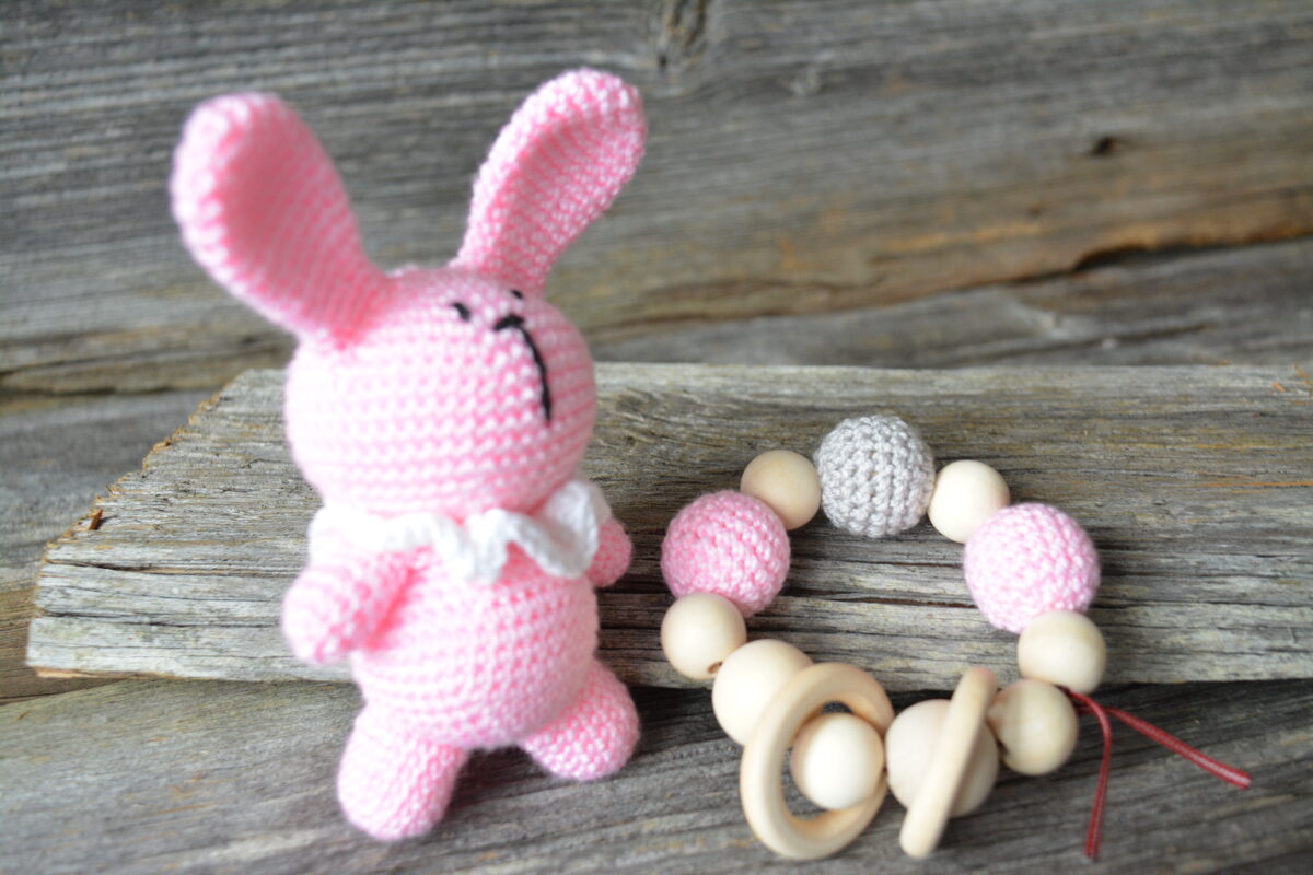 LaLu dāvanu komplekts mazulim "Rozā zaķis".  Rotaļlieta zaķis un graužamriņķis pieejami  dažādas krāsas. 