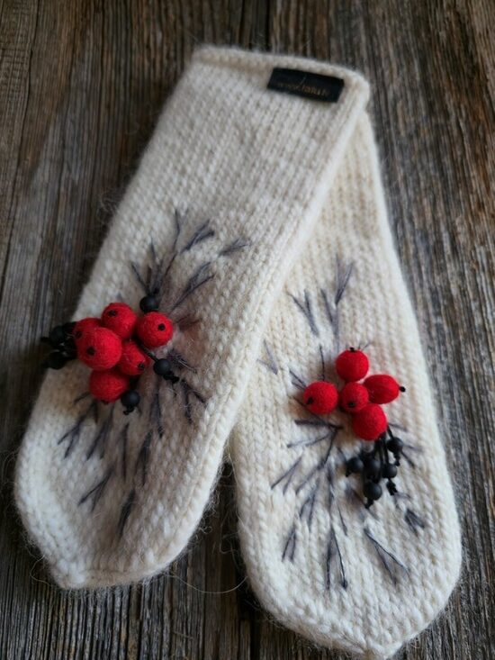 Balti cimdi " Dabas iedvesma" Ziemas dūraiņi adīti no dabīgas, siltas, mīkstas, biezas dzijas. 