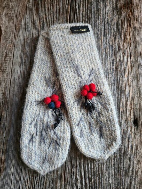 Smilšraibi dūraiņi " Dabas iedvesma" Ziemas dūraiņi adīti rokām no dabīgas, siltas, mīkstas, biezas dzijas. 