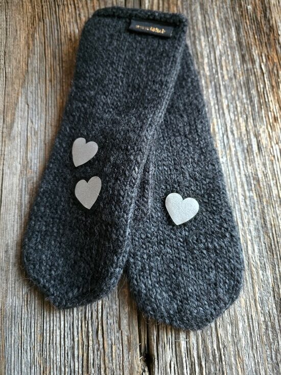 Alpakas un merino vilnas roku adīti cimdi ar atstarojošiem elementiem. Esi drošs tumsā. Esi redzams. 