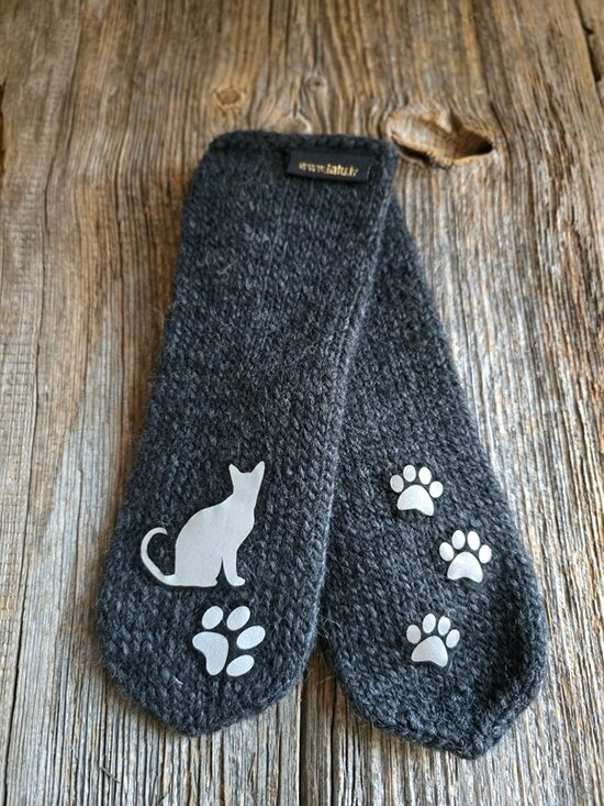 Alpakas un merino vilnas roku adīti cimdi ar atstarojošiem elementiem. Esi drošs tumsā. Esi redzams. 