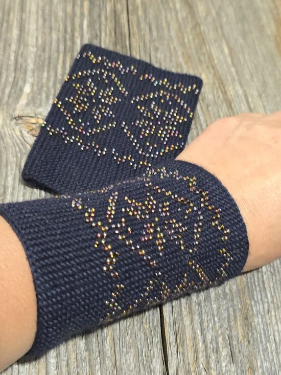 Adīti mauči, pulsa sildītāji jeb dūrgaļi dažādās krāsās un rakstos - eleganti, unikāli, praktiski.