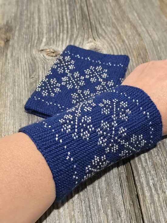 Adīti mauči, pulsa sildītāji jeb dūrgaļi dažādās krāsās un rakstos - eleganti, unikāli, praktiski.