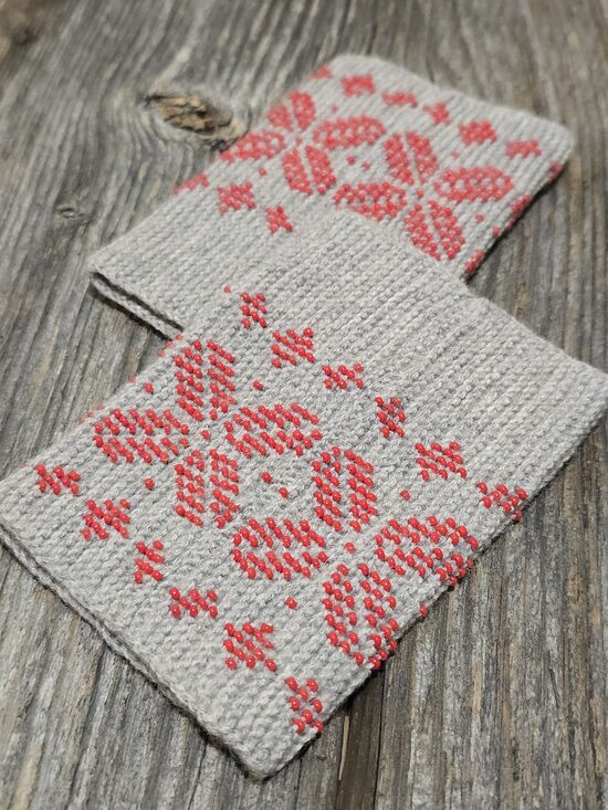 Adīti mauči, pulsa sildītāji jeb dūrgaļi dažādās krāsās un rakstos - eleganti, unikāli, praktiski.