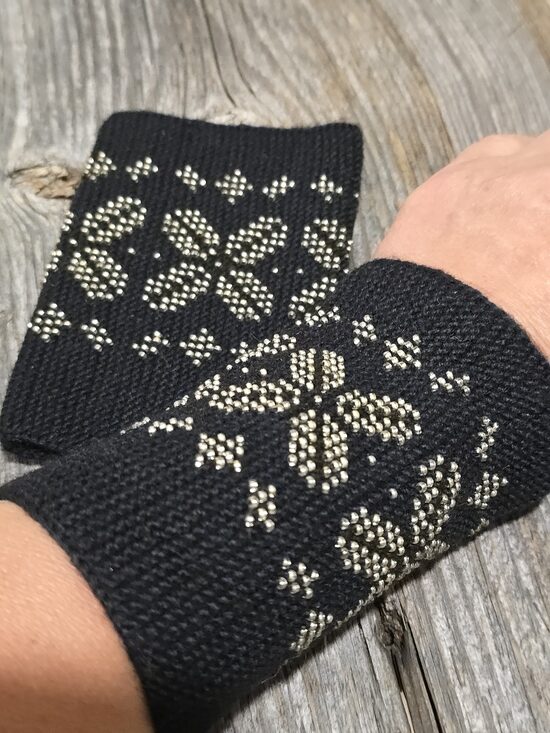 Adīti mauči, pulsa sildītāji jeb dūrgaļi dažādās krāsās un rakstos - eleganti, unikāli, praktiski.