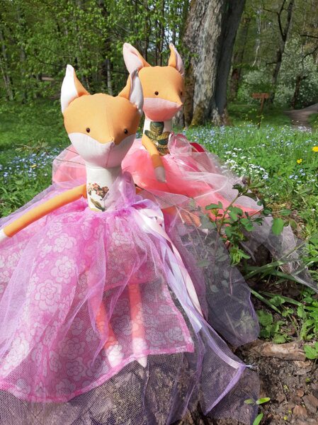 Lapsiņas divām māsiņām.