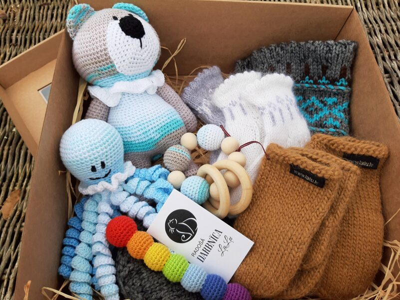 Pasūtījuma komplekts ģimenei ārzemēs.