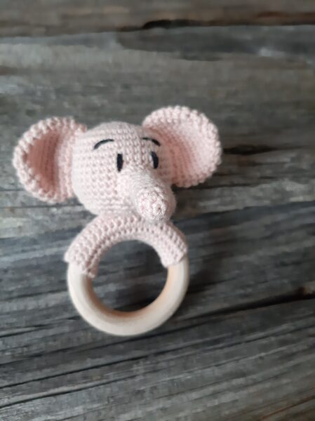 LaLu grabulis "Smaidīgais zīlonītis"  Rotaļlieta mazuļiem, jaundzimušajiem, bērniem ar vieglas skaņas grabulīti. Dažādās krāsās.