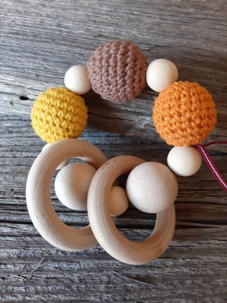 Lalu koka graužamriņķis - grabulis ar aptamborētām koka  bumbiņām bērniem, mazuļiem. Zobgrauzis.