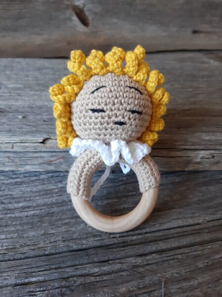 Meiteenīte - Saulespuķīte! Lalu grabulītis bērniem / mazuļiem. Viegls, mazgājams, dabīgs. Lieliska rotaļlieta, grabulis.