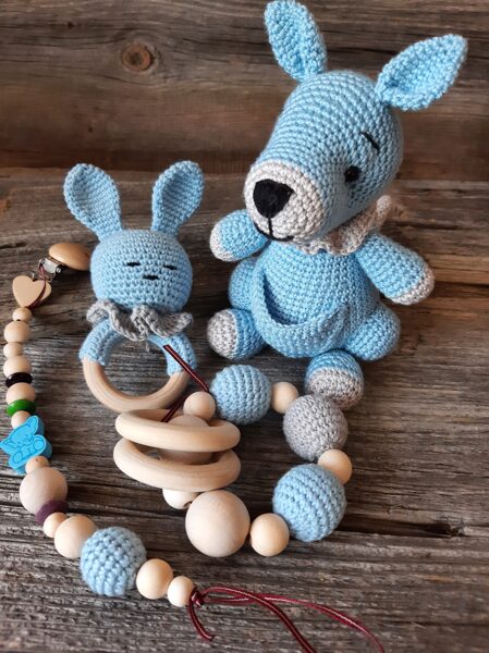 Vecvecāku pirmā satikšanās ar mazdēliņu. Pasūtījuma darbs.