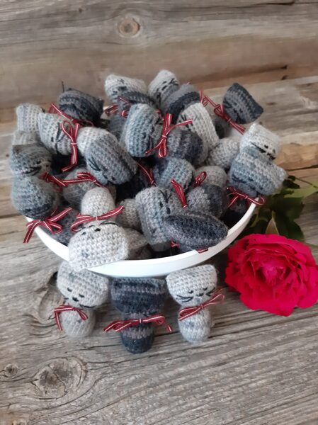 Suvenīri kaķīši amatnieku veikaliņam.