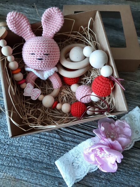 Raudzību komplekts mazulītei. Pasūtījuma darbs.