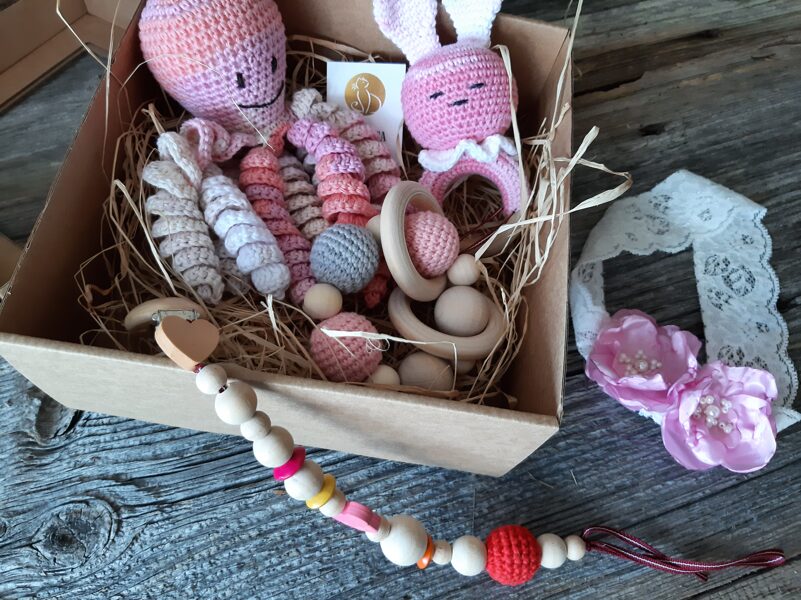 Dāvana meitenītei no krustmāmiņas.