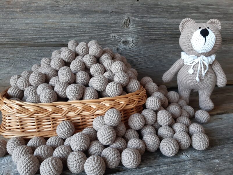 Aptamborētas dabīga koka bumbiņas dažādās krāsās