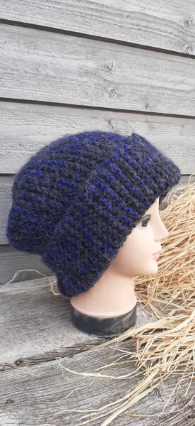 Lielas apjoma cepures, atlocāmas, nēsājamas dažādos veidos. Biezas, stilīgas, apjomīgas, siltas. Kungu un dāmu cepures.