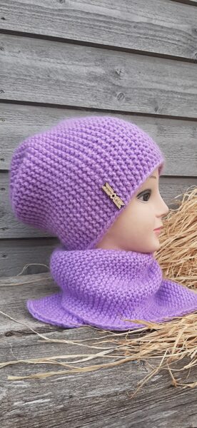 Lalu cepure ar šalli sievietei, jaunietei, - silta, mīksta, apjomu dodoša, patīkama. Cepures visai ģimenei!