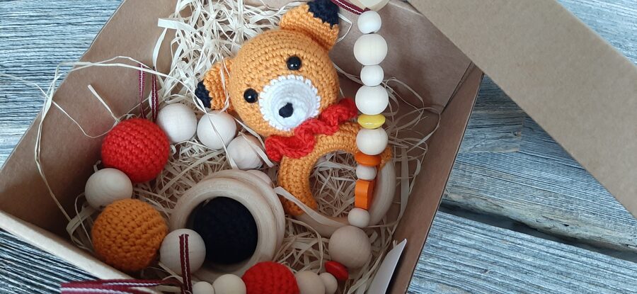 Grabuļīšu komplekts jaundzimušajam "Jautrā lapsiņa". Pirmās mazuļa rotaļlietas. Dabīgas. Graužamas. Mazgājamas.