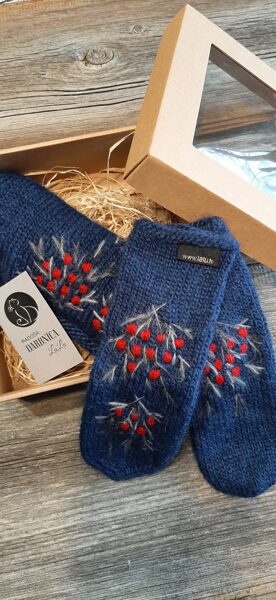 Skaista rudzupuķu zila cepure un cimdi "Pīlādzītis! Adīta no dabīga materiāla, bez vīlēm. Vienā eksemplārā.