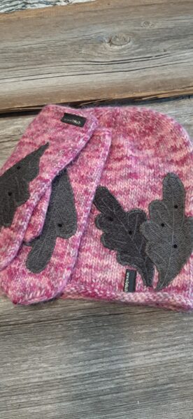 Skaisti rozā raibu toņu LaLu cepure un cimdi "Ozols"! Adīta no dabīga materiāla, bez vīlēm. Vienā eksemplārā.