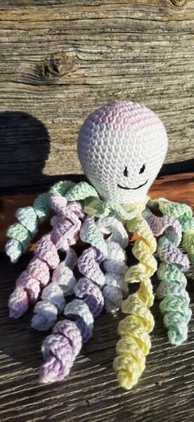 LaLu grabulis  - "Astoņkājis" Pirmais satvēriens, pirmā rotaļlieta, pirmā mīļlieta.