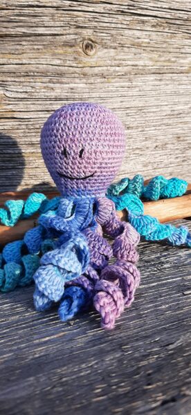 LaLu grabulis  - "Astoņkājis" Pirmais satvēriens, pirmā rotaļlieta, pirmā mīļlieta, kas atgādina māmiņas nabas saiti.