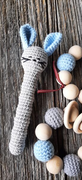 Graužamriņķītis un grabulītis "Pelīte". Gaiši zils ar pelēku.  Prieks un rotaļas mazulim. Pirmās rotaļlietas.