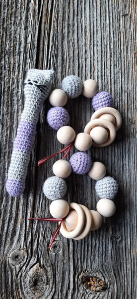 Graužamriņķis un grabulis "Kaķis".  Gaiši pelēks un tumši pelēks. Prieks un rotaļas mazulim. Pirmā rotaļlieta.