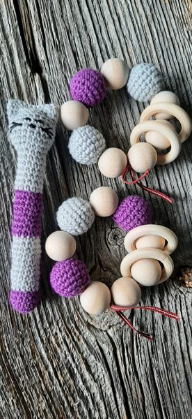 Graužamriņķis un grabulis "Kaķis".  Violets un pelēks. Prieks un rotaļas mazulim. Pirmā rotaļlieta.