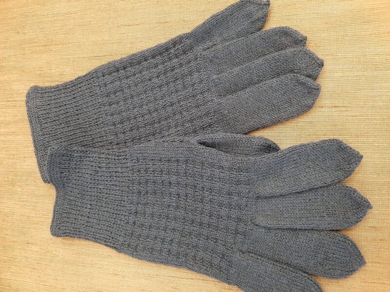 Sieviešu / vīriešu cimdi pirkstaiņi. Smalkas vilnas rokām adīti cimdi.