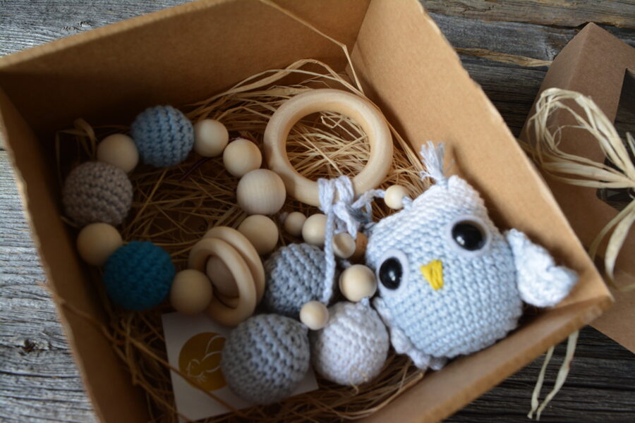 LaLu grabuļu komplekts mazuļiem - grabulis pūcīte un graužamriņķis. Dāvana jaundzimušajiem